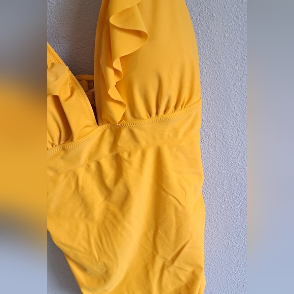 Cupshe XXL Seaside Ruffled Vneck Swimsuit - Picture 5 of 10